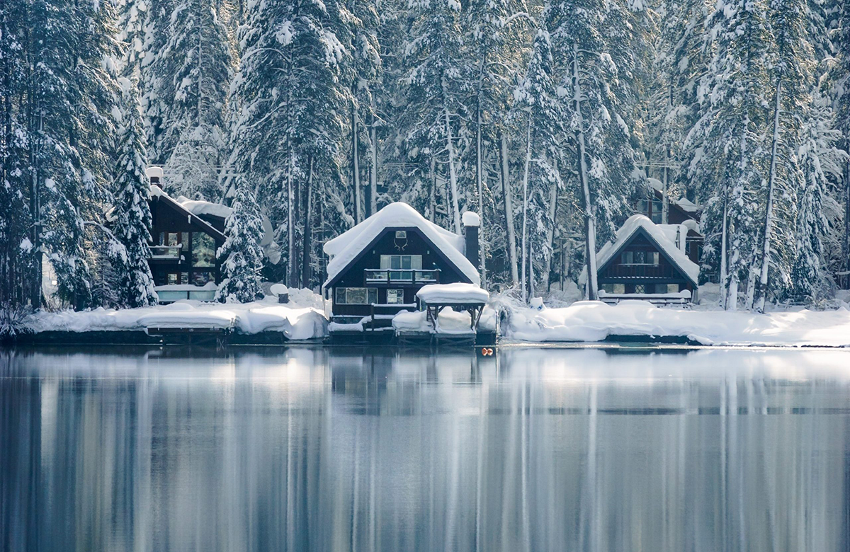 Last minute road trip to Truckee. Snow covered cabins on Donner Lake near Tahoe.