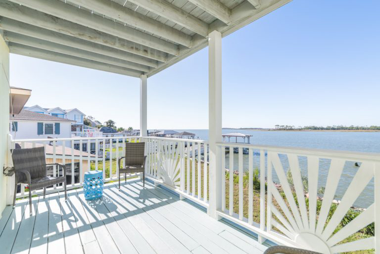 Waterfront living at its best at this last minute vacation rental on the river.