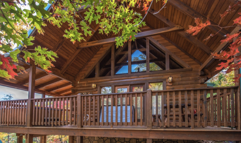 Enchanted View Lodge is only a short distance from downtown Gatlinburg and the Great Smoky Mountains National Park, this last minute cabin rental is an ideal spot for both serenity and exploration.