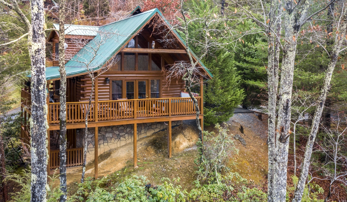 Ready to Seize the Stay® in Gatlinburg? We've go 6 stunning stays in the Smokies for you to feast your eyes on. From cozy log cabins to lofty lodges, save on these magical mountain getaways on your next last minute trip to Tennessee.