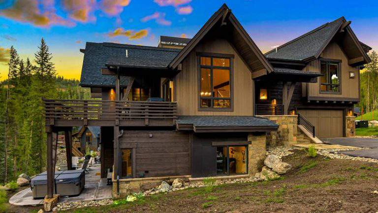 WIld Horse Escape at sundown - the perfect last minute getaway in Breckenridge