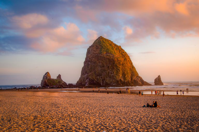 take a last miinute vacation to cannon beach, oregon