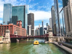 A beautiful wide shot of the Chicago River